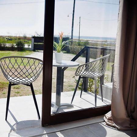 Room Nine 9 Beachfront Apartments Nea Kallikrateia Εξωτερικό φωτογραφία
