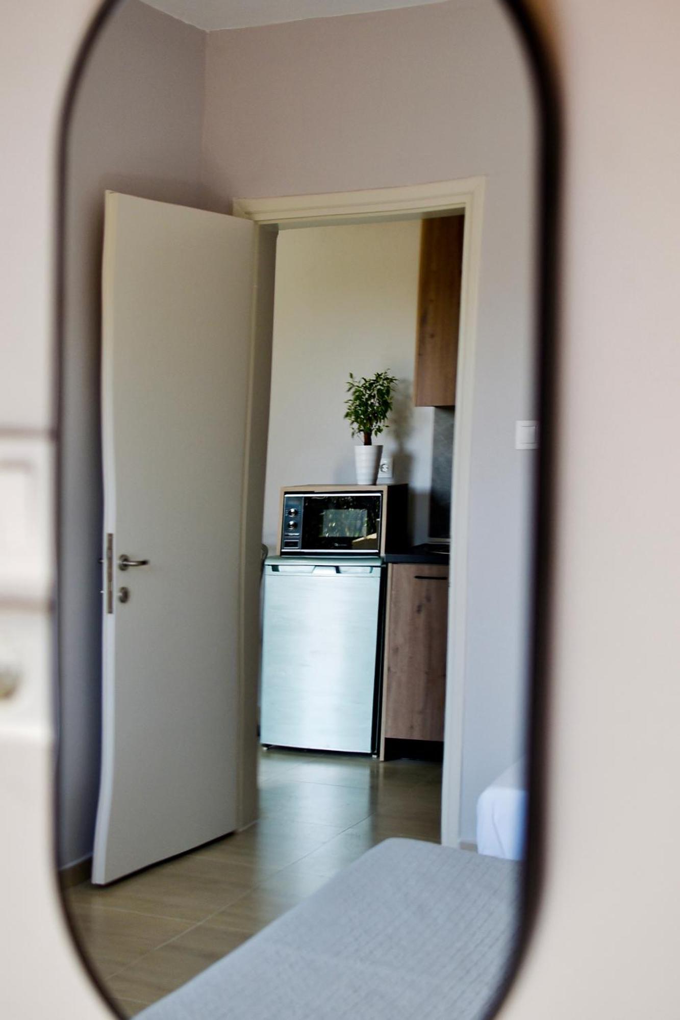 Room Nine 9 Beachfront Apartments Nea Kallikrateia Εξωτερικό φωτογραφία