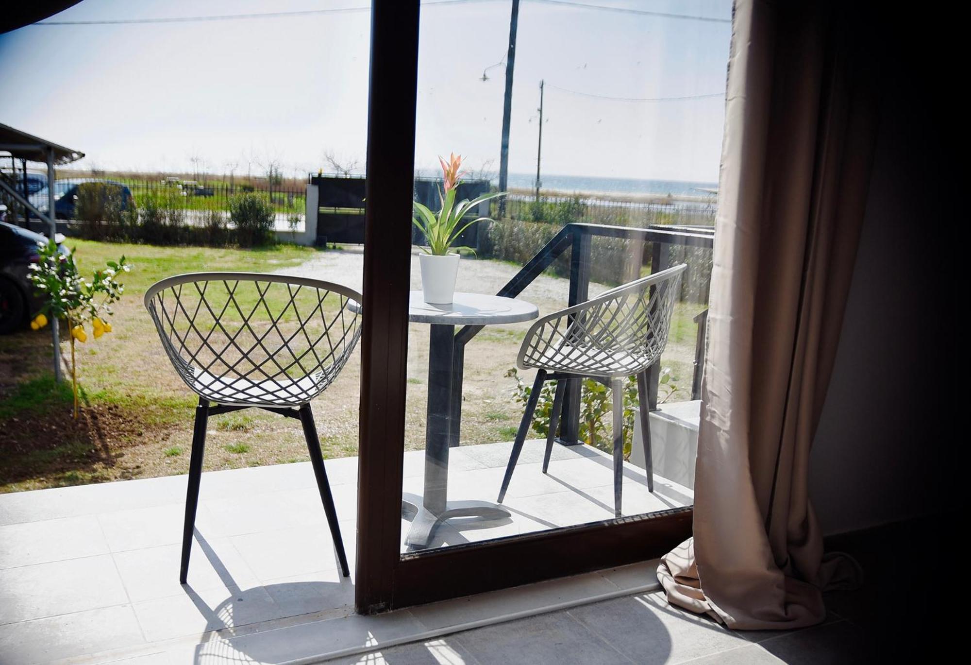 Room Nine 9 Beachfront Apartments Nea Kallikrateia Εξωτερικό φωτογραφία