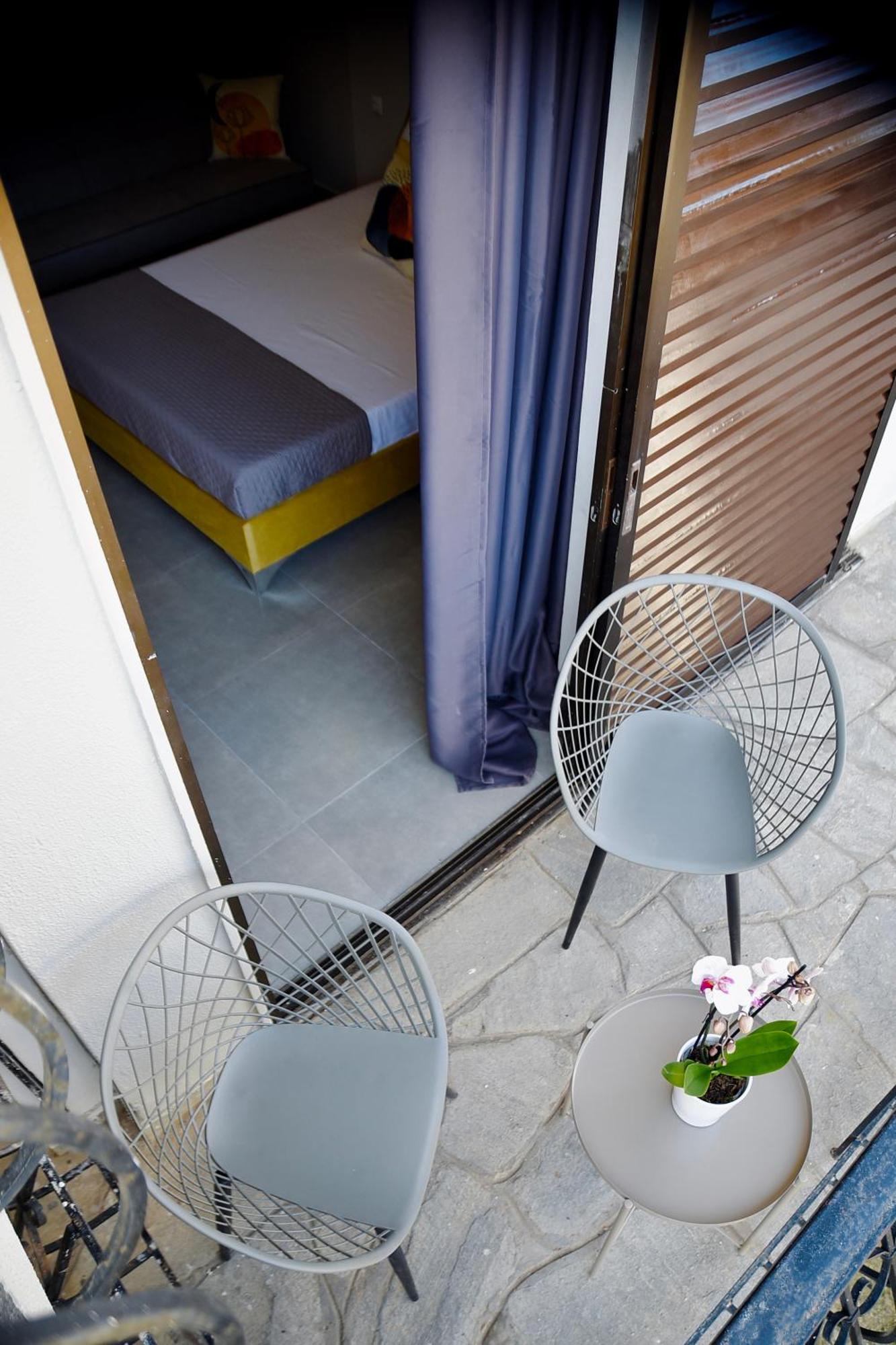 Room Nine 9 Beachfront Apartments Nea Kallikrateia Εξωτερικό φωτογραφία