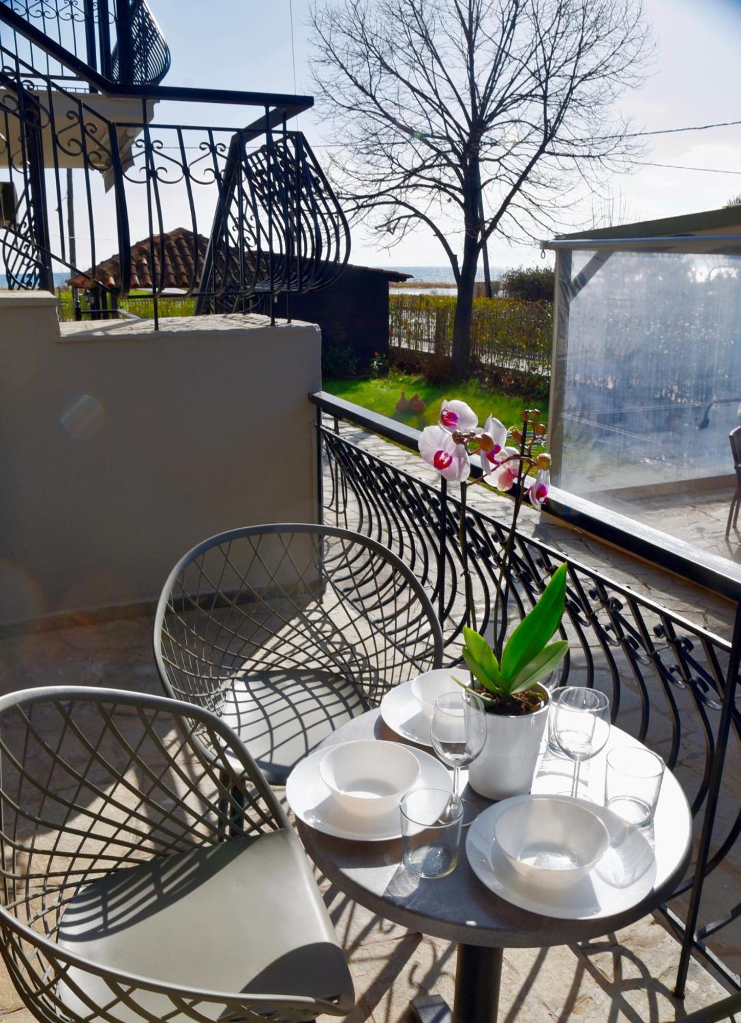 Room Nine 9 Beachfront Apartments Nea Kallikrateia Εξωτερικό φωτογραφία
