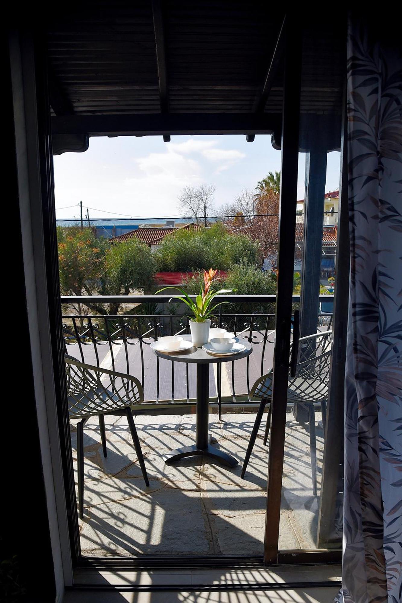 Room Nine 9 Beachfront Apartments Nea Kallikrateia Εξωτερικό φωτογραφία