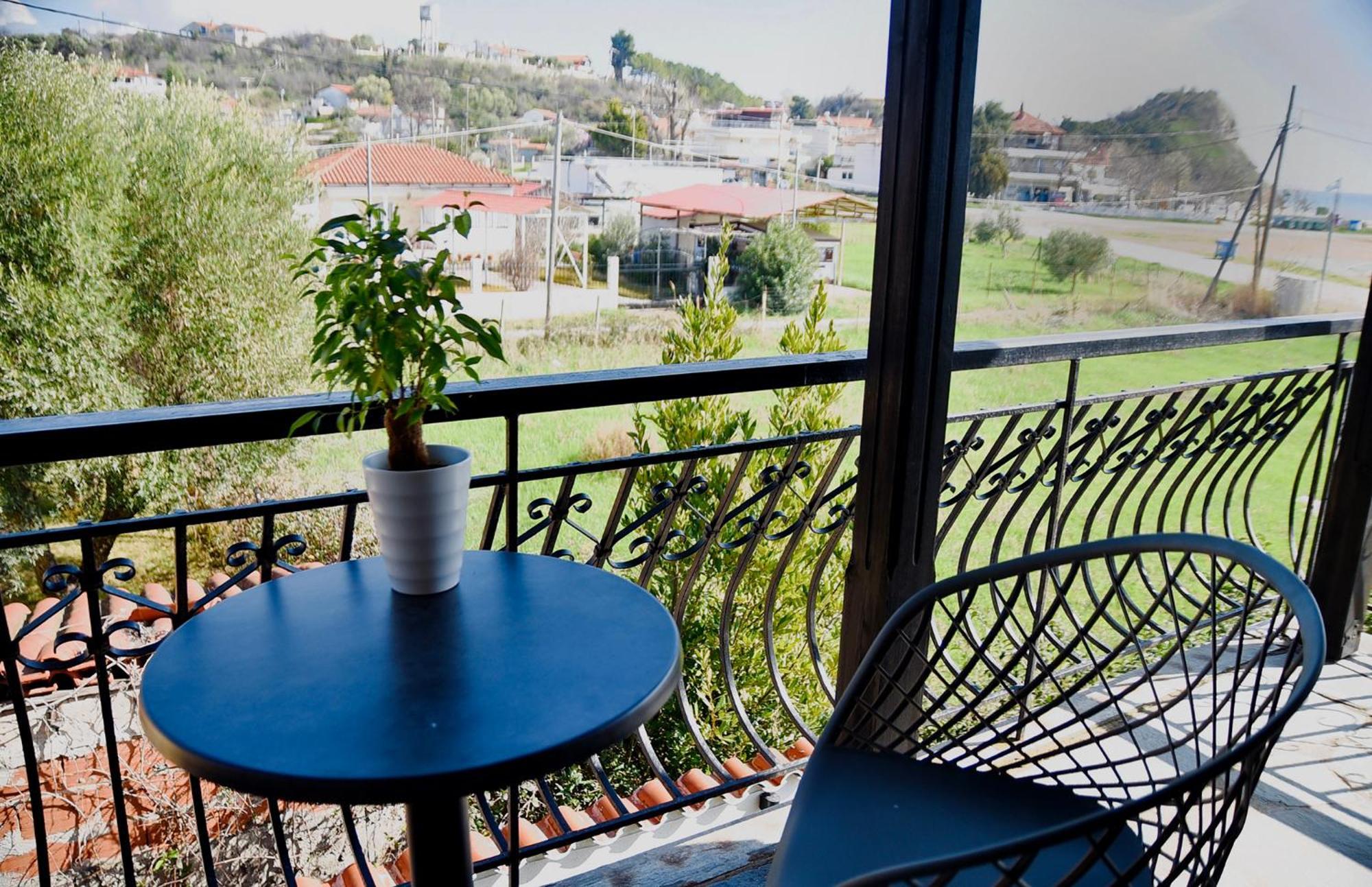 Room Nine 9 Beachfront Apartments Nea Kallikrateia Εξωτερικό φωτογραφία