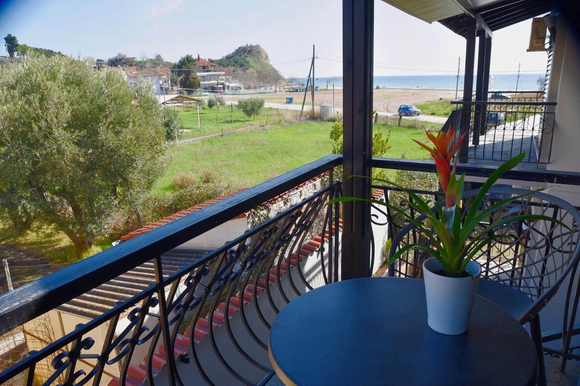 Room Nine 9 Beachfront Apartments Nea Kallikrateia Εξωτερικό φωτογραφία
