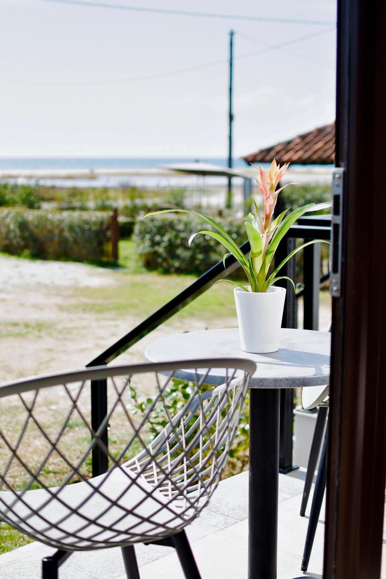 Room Nine 9 Beachfront Apartments Nea Kallikrateia Εξωτερικό φωτογραφία