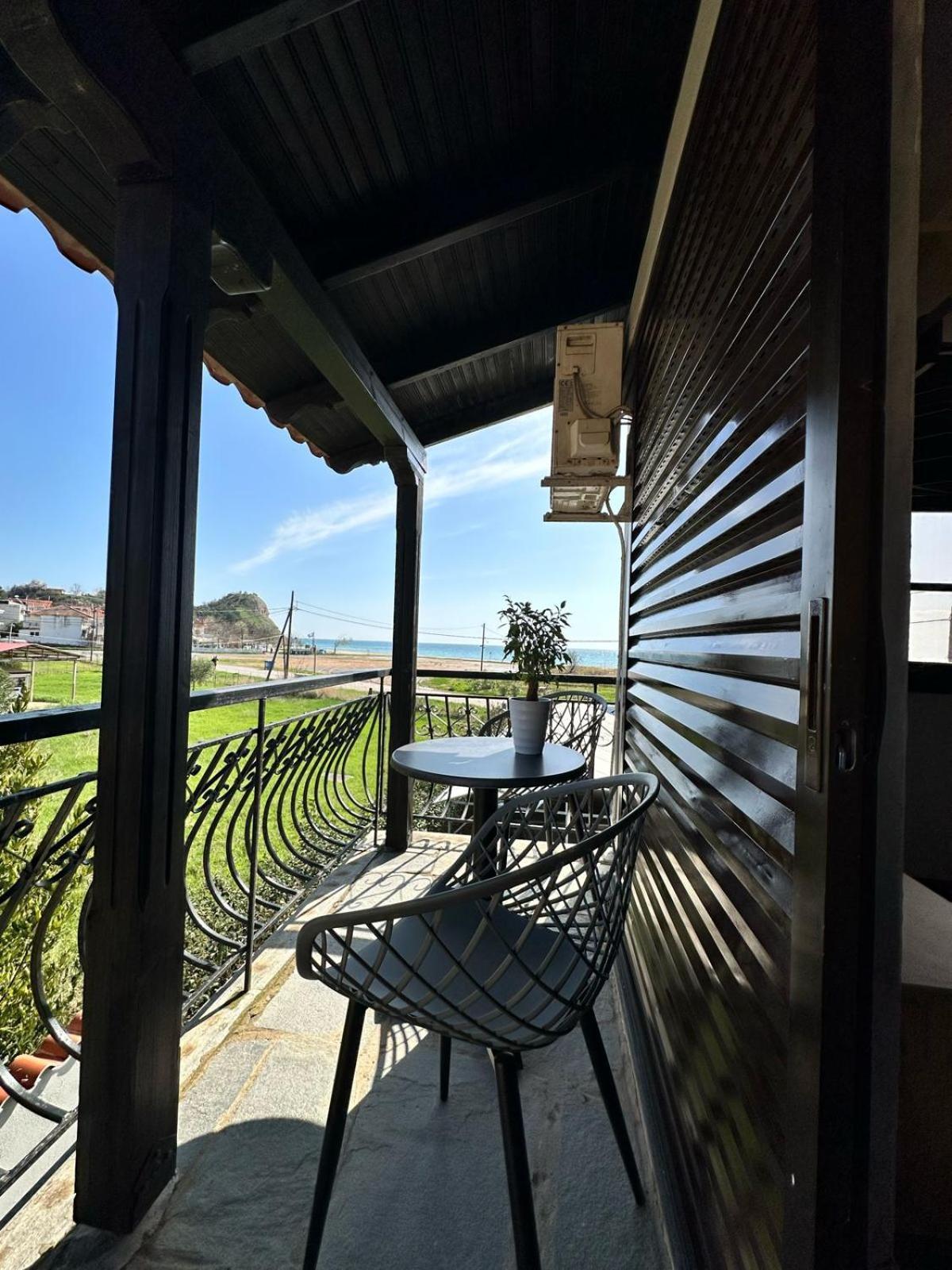 Room Nine 9 Beachfront Apartments Nea Kallikrateia Εξωτερικό φωτογραφία