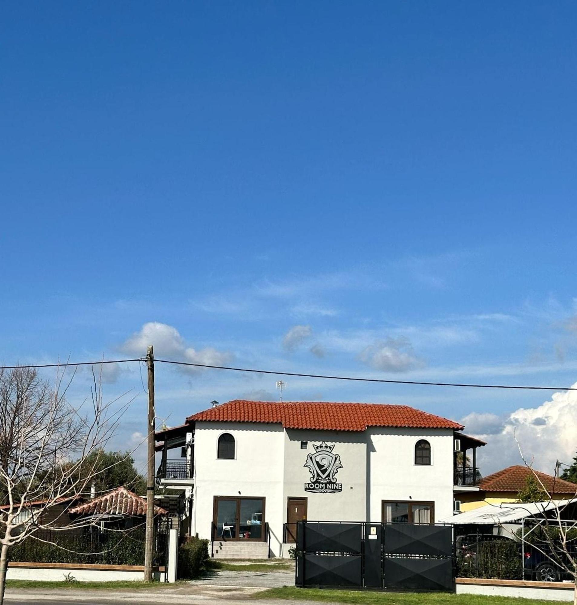 Room Nine 9 Beachfront Apartments Nea Kallikrateia Εξωτερικό φωτογραφία