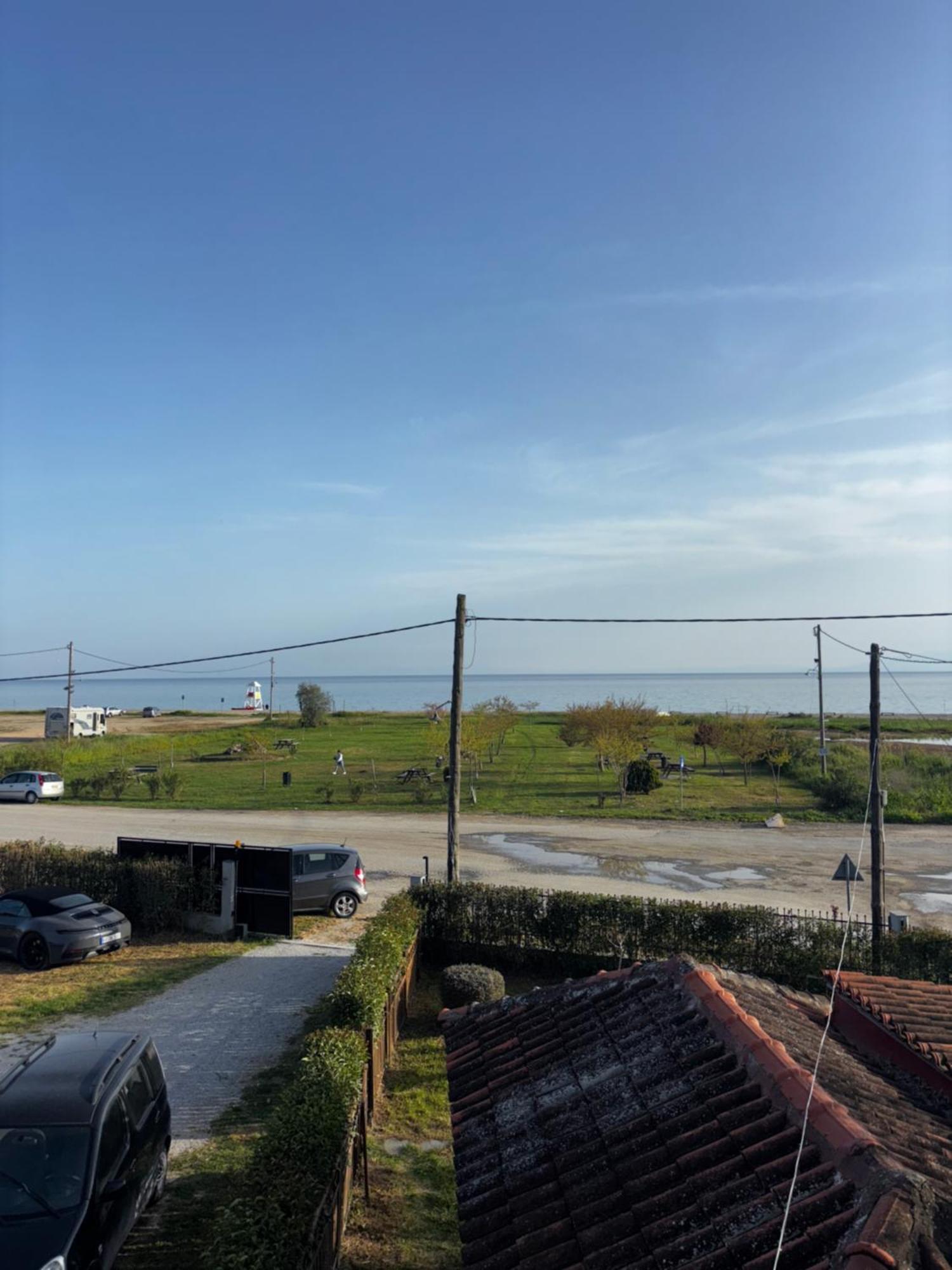 Room Nine 9 Beachfront Apartments Nea Kallikrateia Εξωτερικό φωτογραφία